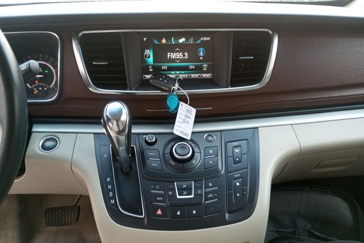 别克GL8 2017款 25S 豪华型 国V中控内饰16