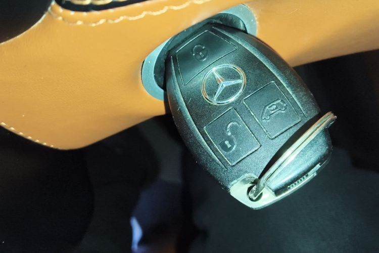 奔驰 威霆 2021款 2.0T 精英版 7座中控内饰11