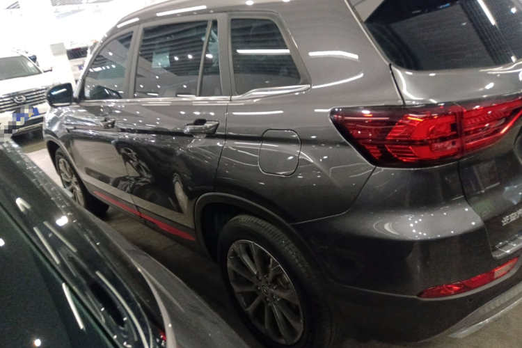 长安CS75 2022款 蓝鲸版 1.5T DCT尊贵型车身外观4