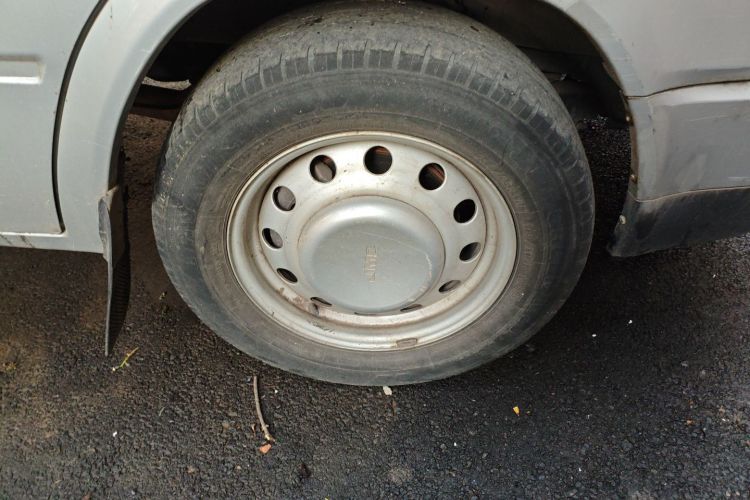 江铃 特顺 2019款 2.8T商运型短轴低顶6座国VI JX493车身外观10