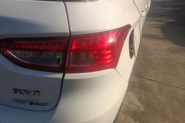 广汽传祺 传祺GS4 2015款 200T G-DCT豪华版车身外观9