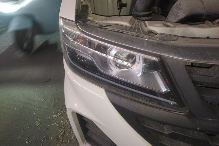 金杯海狮王 2021款 2.0L城运王系列捷运型标准顶6座1TZS车身外观8