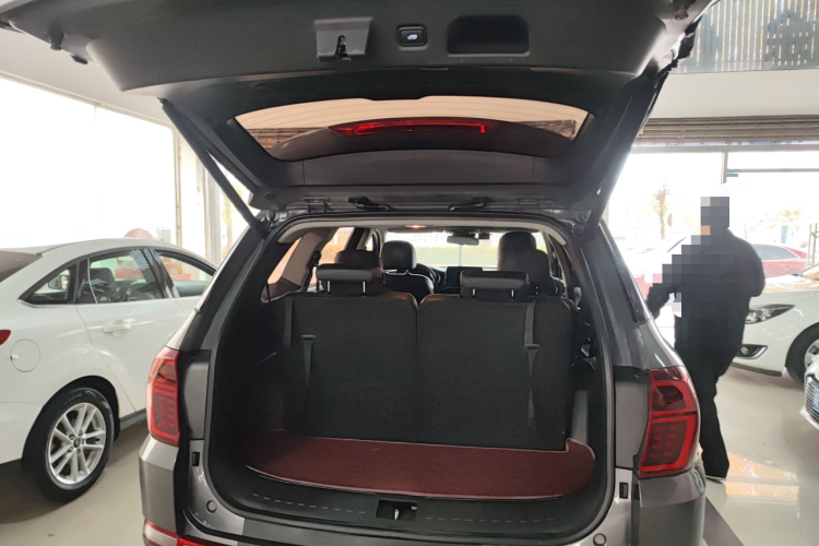 现代 胜达 2019款 380 TGDi DLX 自动两驱智尊版 国VI机舱底盘23