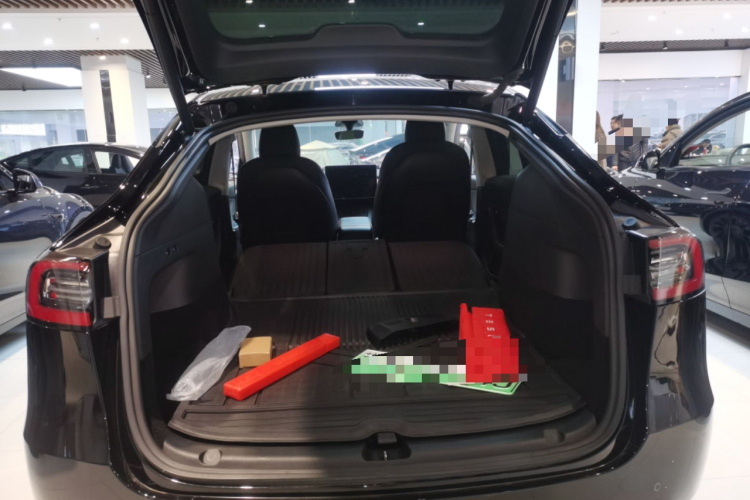 特斯拉 Model Y 2022款 长续航全轮驱动版局部细节23