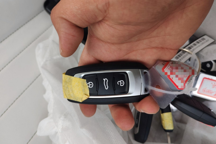 吉利银河 2025款 210km 熊猫骑士中控内饰11