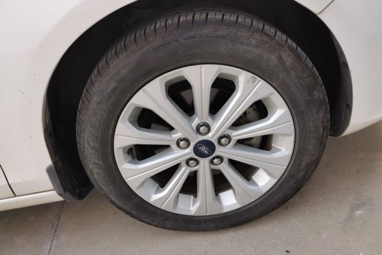 福特 福睿斯 2015款 1.5L 自动时尚型车身外观10