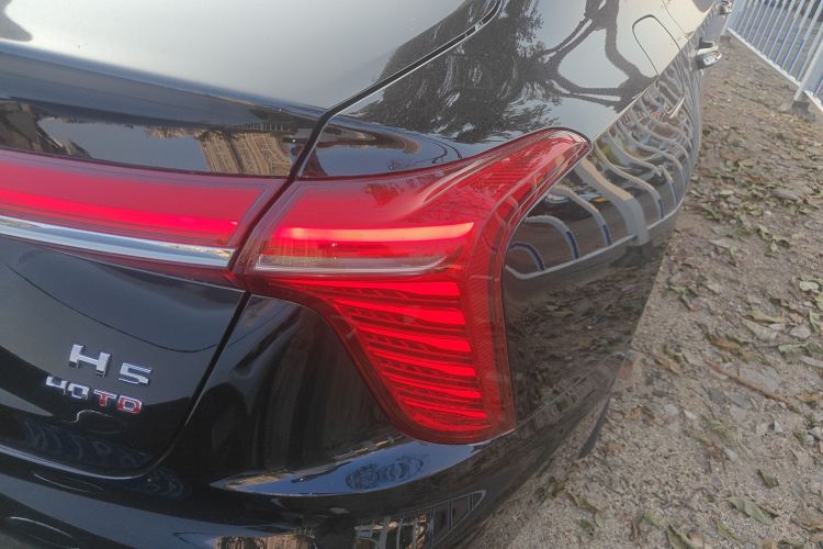 红旗H5 2024款 2.0T 自动智联旗畅版车身外观6006