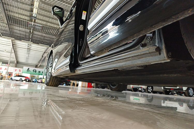 腾势D9 2024款 DM-i 980 四驱旗舰型局部细节9002