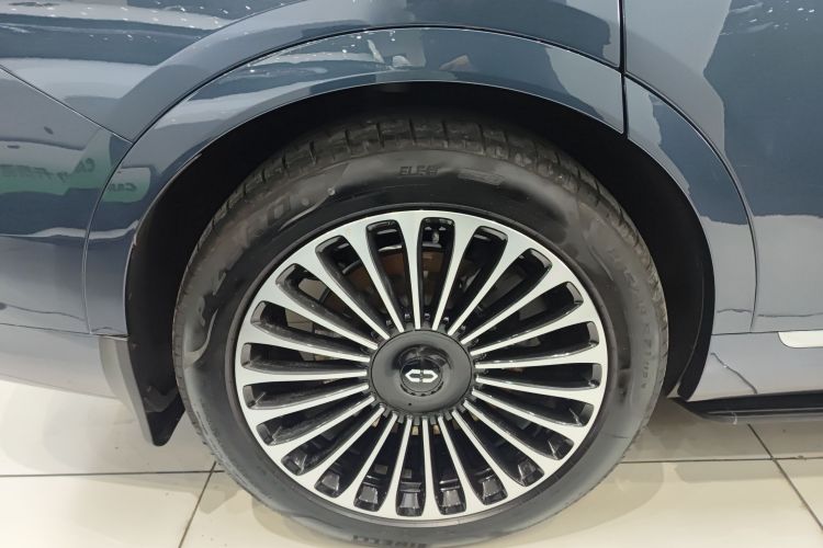 鸿蒙智行 问界M9 2024款 增程 Ultra版 52kWh 5座版车身外观6008