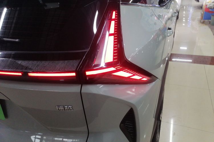 吉利汽车 2023款 博越COOL 1.5TD 智尊型车身外观9