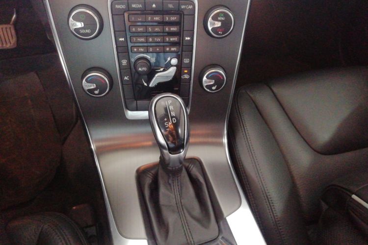 沃尔沃V60 2014款 T5 智逸版中控内饰18