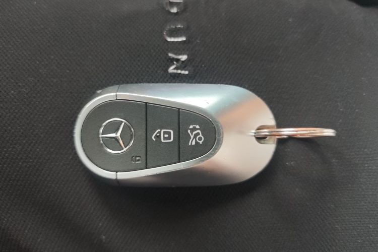 奔驰C级 2022款 改款 C 260 L 皓夜运动版中控内饰7001