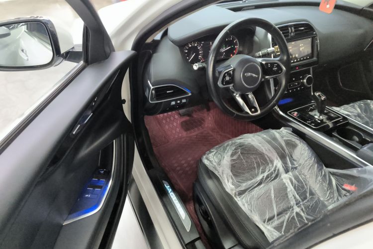 捷豹XEL 2020款 2.0T 200PS S进取优雅版中控内饰7003