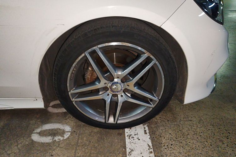 奔驰E级 2015款 E 260 L 运动豪华型车身外观10