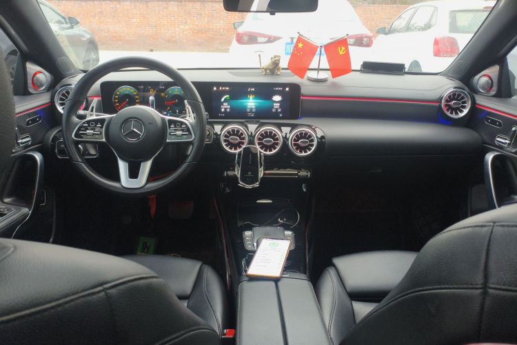 奔驰A级 2020款 改款二 A 180 L 运动轿车中控内饰7002