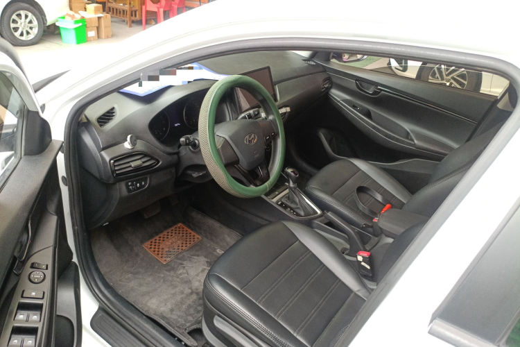 现代 悦动 2018款 1.6L 自动悦目版GL 国V中控内饰20