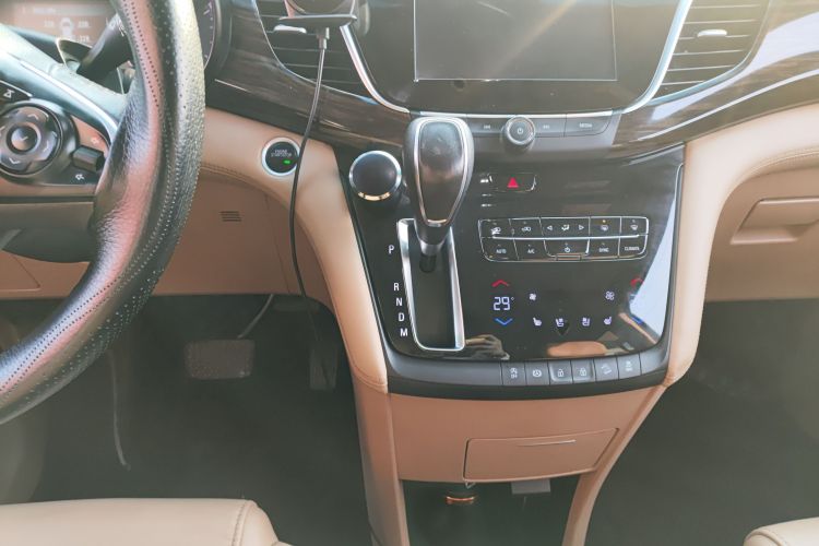 别克GL8 2017款 ES 28T 旗舰型 国V中控内饰18