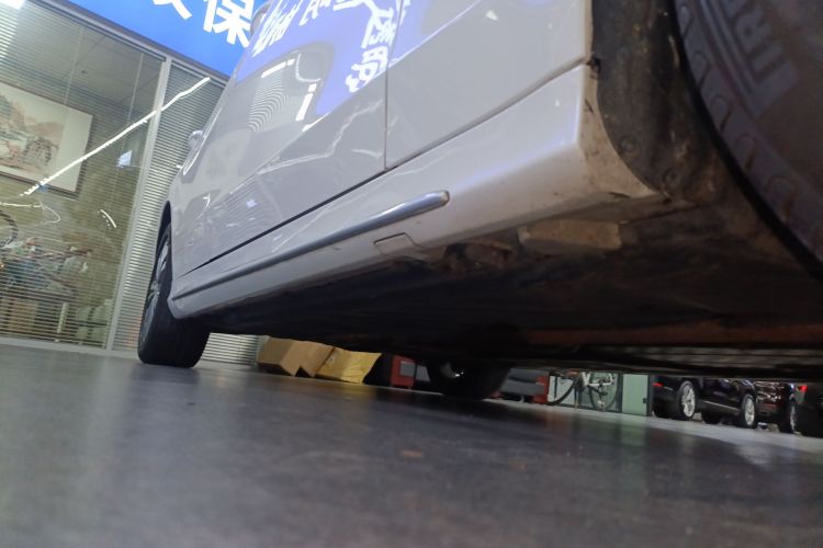 奔驰C级 2018款 C 200 L 运动版局部细节9001