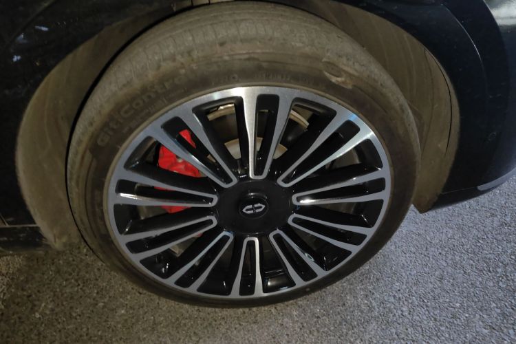 鸿蒙智行 问界M9 2024款 增程 Max版 42kWh 6座版车身外观10