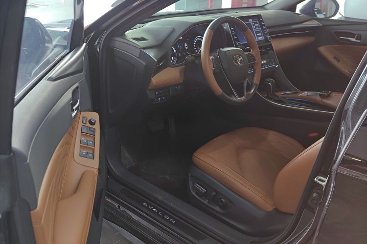 丰田 亚洲龙 2019款 双擎 2.5L XLE尊贵版 国VI中控内饰20