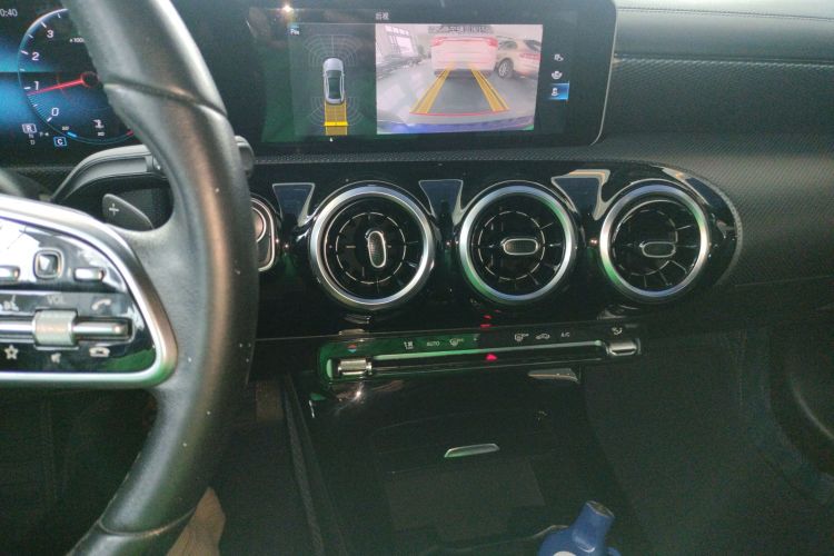 奔驰A级 2020款 改款 A 200 L 运动轿车动感型中控内饰16