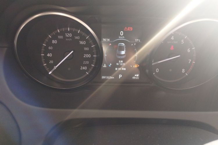 路虎 发现神行 2018款 240PS SE版中控内饰14