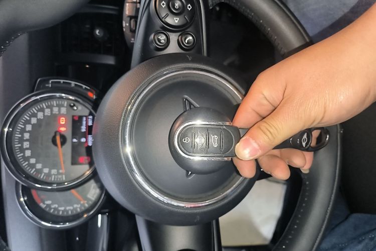 MINI 2019款 1.5T COOPER 经典派中控内饰7001