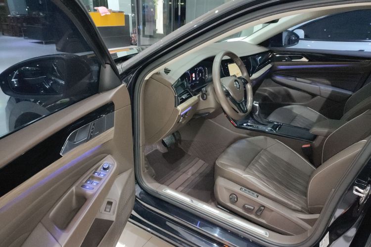 大众 帕萨特 2019款 380TSI 旗舰版 国VI中控内饰20