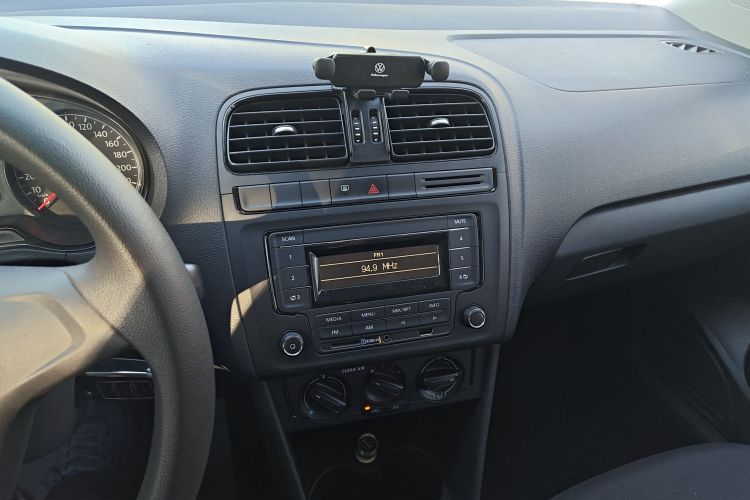 大众 Polo 2016款 1.4L 手动风尚型中控内饰16