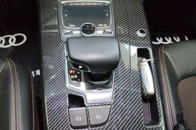 奥迪Q5L 2018款 40 TFSI 荣享时尚型 国V中控内饰18