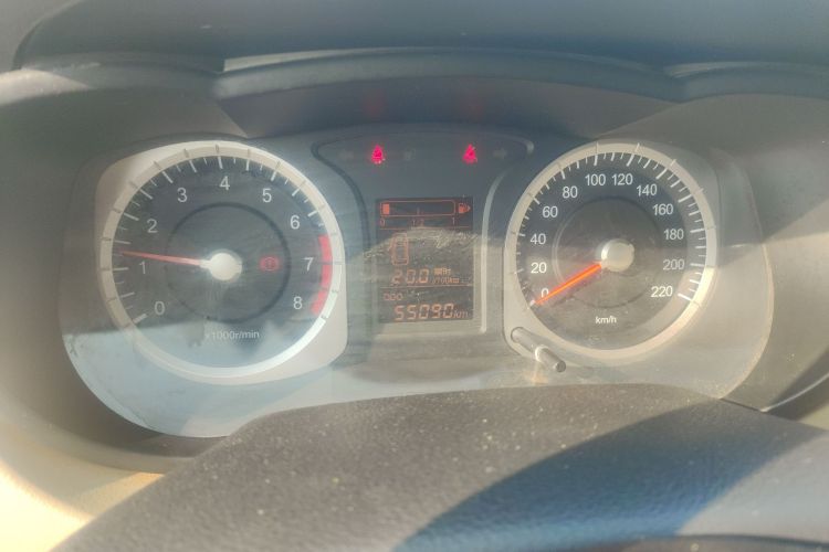 启辰R50 2014款 1.6L 手动精彩版中控内饰14