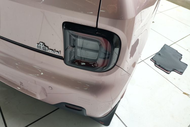 吉利银河 2023款 熊猫mini 200km 耐力熊车身外观9