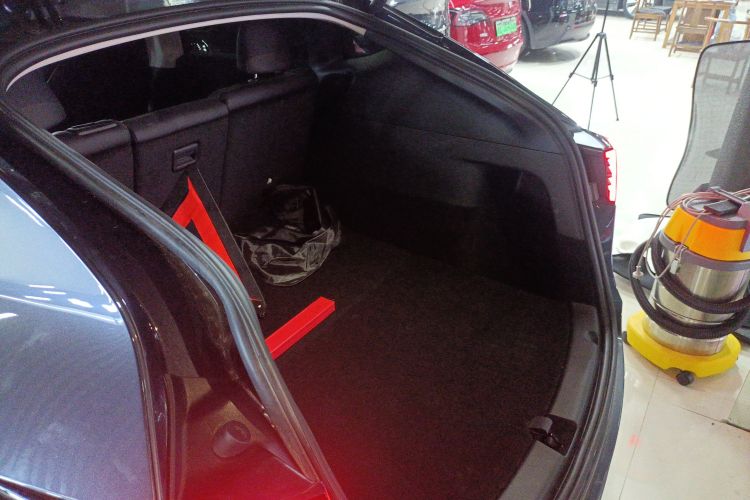 特斯拉 Model Y 2024款 长续航全轮驱动版局部细节23