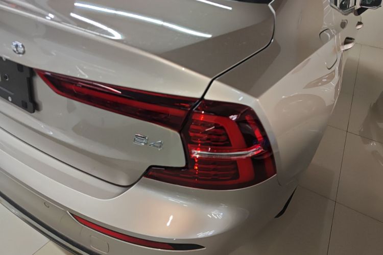 沃尔沃S60 2026款 B4 智逸豪华版车身外观9