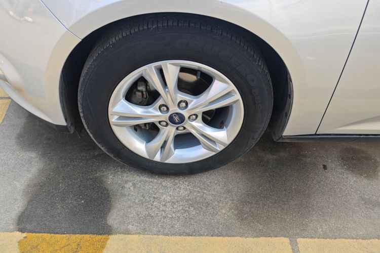 福特 福克斯 2012款 三厢 1.6L 自动风尚型车身外观6001