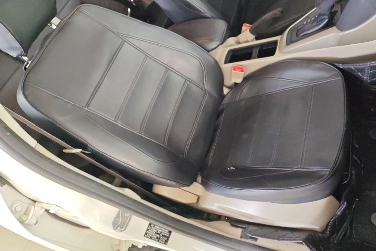 福特 福克斯 2018款 三厢经典 1.6L 自动舒适型智行版局部细节41