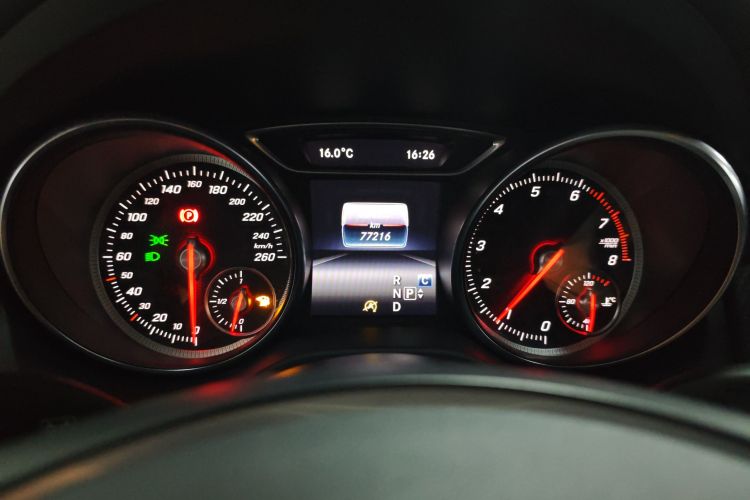 奔驰GLA 2018款 GLA 200 时尚型中控内饰14