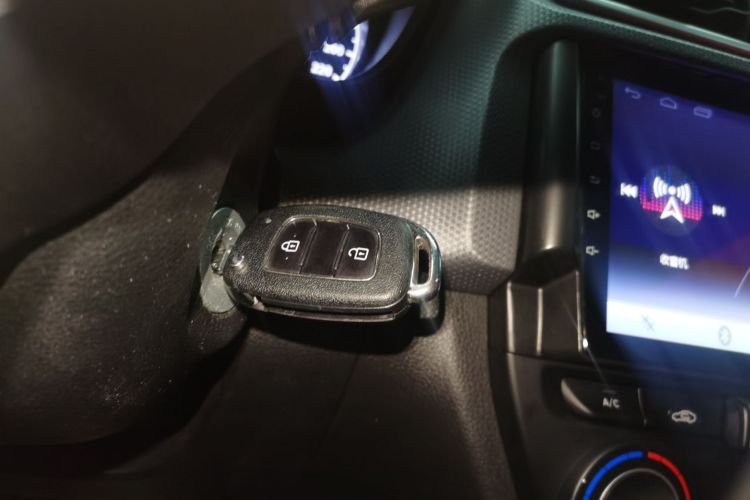 现代 瑞纳 2017款 1.4L 手动焕新版 国V中控内饰7001