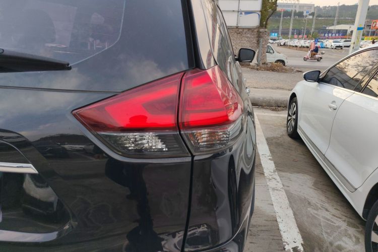 日产 奇骏 2020款 2.0L XL ITS CVT 2WD智联舒适版车身外观9