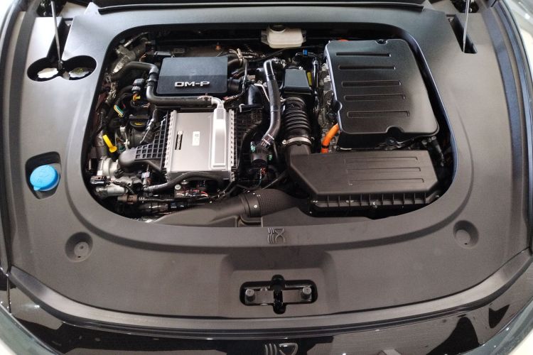 比亚迪 汉L 2025款 DM-p 四驱激光雷达旗舰型机舱底盘24