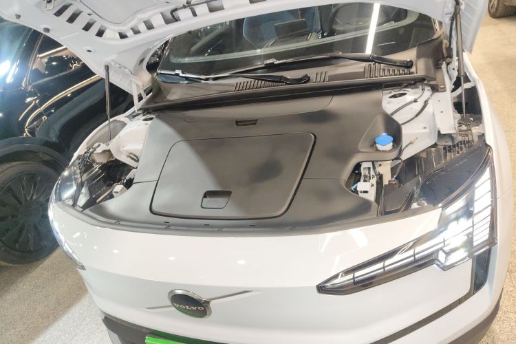 沃尔沃EX30 2025款 后驱长续航版 Plus机舱底盘24