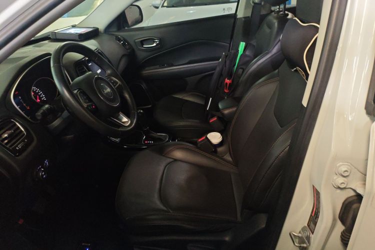 Jeep 指南者 2020款 220T 自动精英版局部细节19