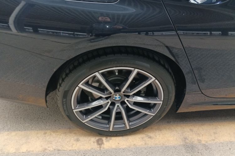 宝马3系 2025款 325i M运动套装车身外观6008