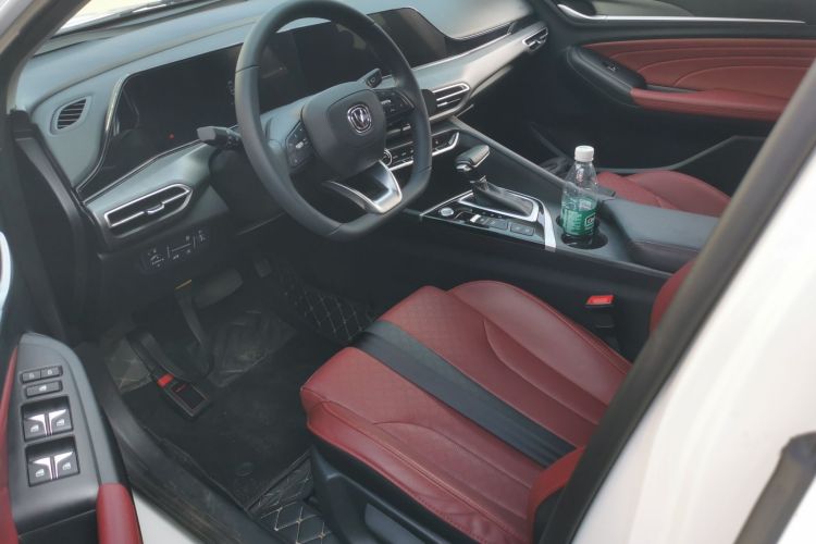 长安 逸动 2021款 PLUS 蓝鲸NE 1.4T GDI DCT尊贵型中控内饰19