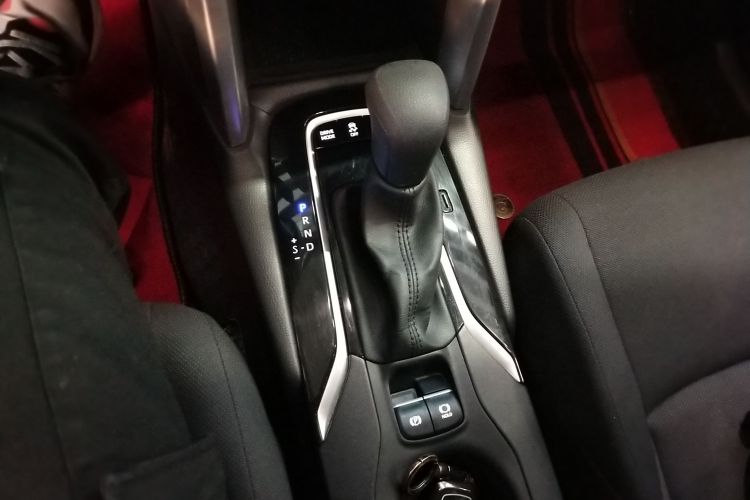 丰田 锋兰达 2023款 2.0L 智能电混双擎 领先版中控内饰18