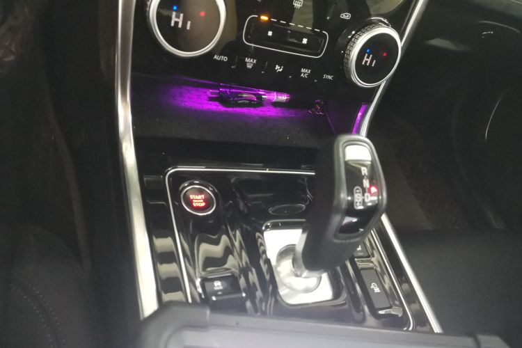 捷豹XEL 2020款 2.0T 250PS SE科技优雅版中控内饰18