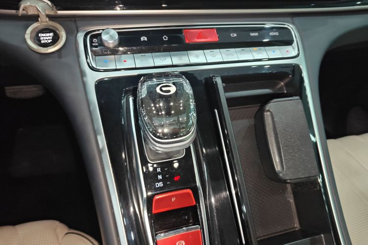 广汽传祺 传祺M8 2021款 大师系列 390T 四座御尊版中控内饰18