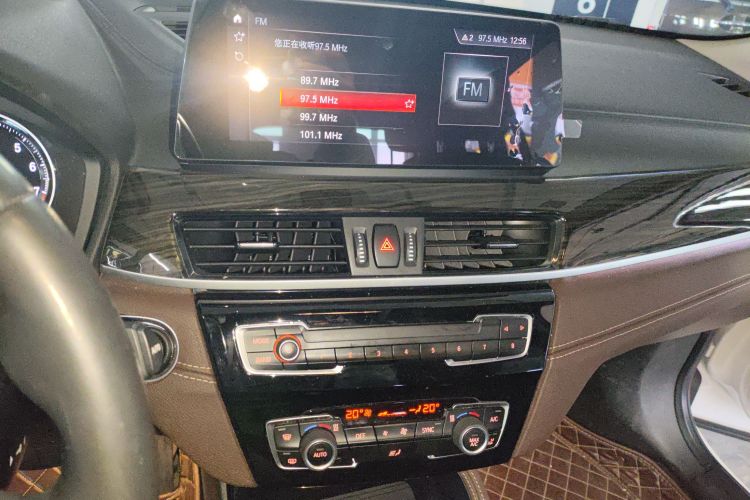 宝马X1 2020款 xDrive25Li 尊享型中控内饰16