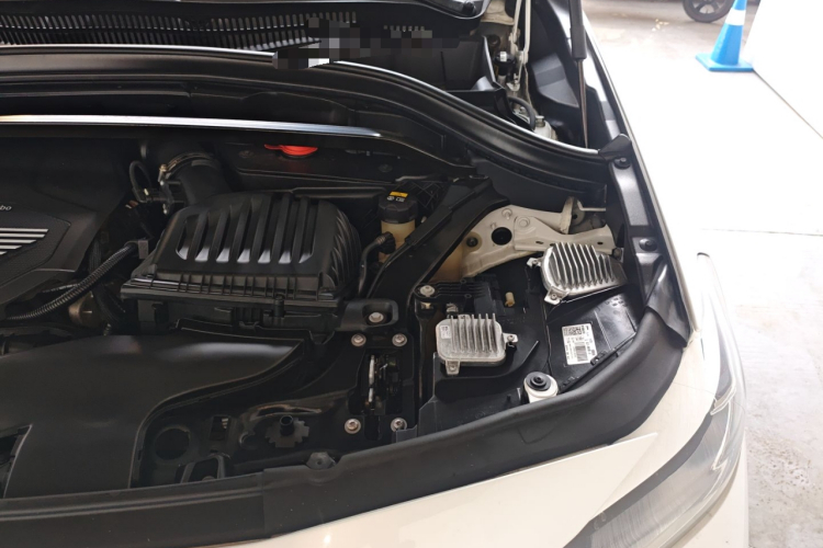 宝马X2 2020款 xDrive25i M运动套装机舱底盘26