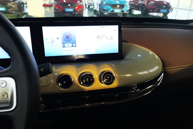 五菱汽车 五菱缤果 2023款 333km 灵犀互联款中控内饰12